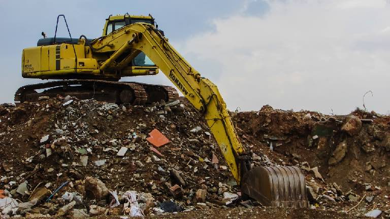 How to avoid Loading, Unloading Exclusion Zone (LUEZ) incidents image.